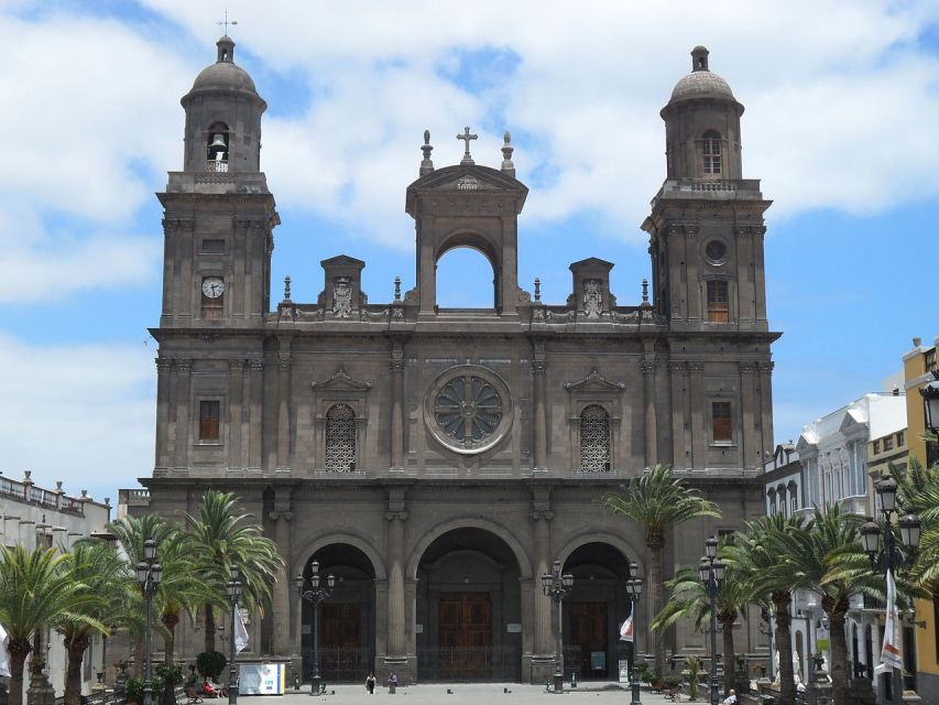 Las Palmas: Tapas and Drinks in the Beauty of the Old City - The walking and storytelling are half the value
