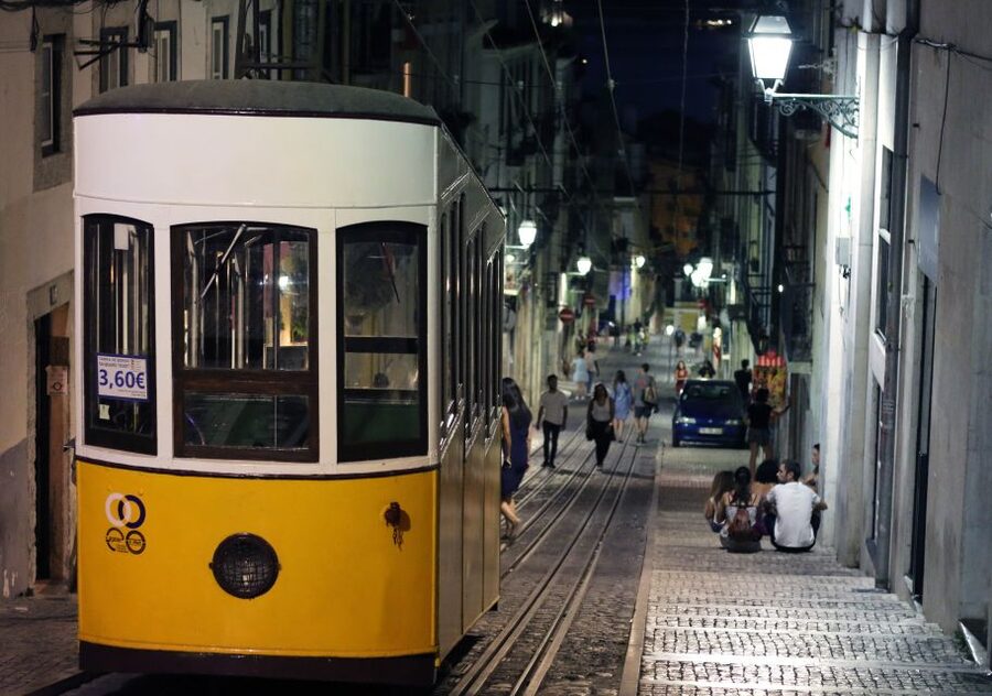 Lisbon: Fado Vadio Tour with Portuguese Tapas - What makes the small group useful