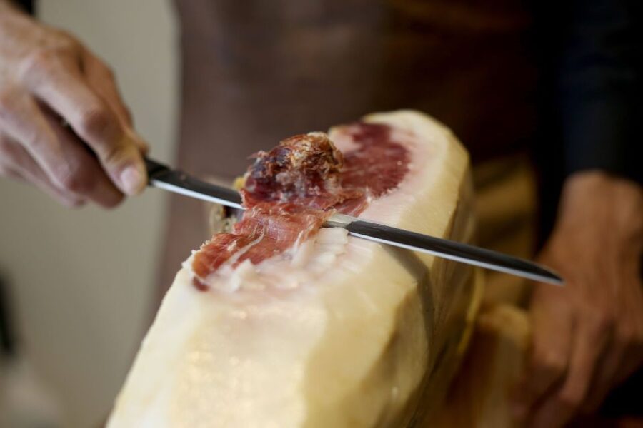 Lisbon: Premium Port Wine Tasting & Tapas - Key points to know before booking