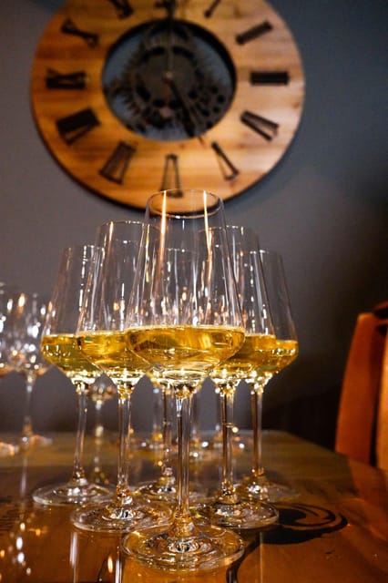 Lisbon: Premium Wine and Tapas Tasting Session - The food is the real reason to arrive hungry