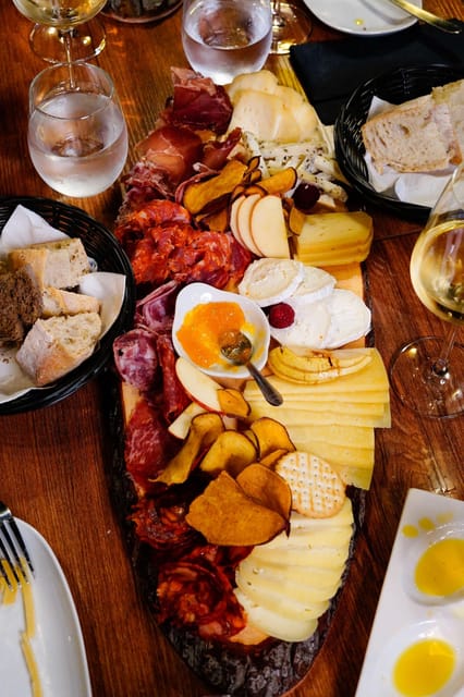 Lisbon: Premium Wine and Tapas Tasting Session - The sommelier makes or breaks the experience