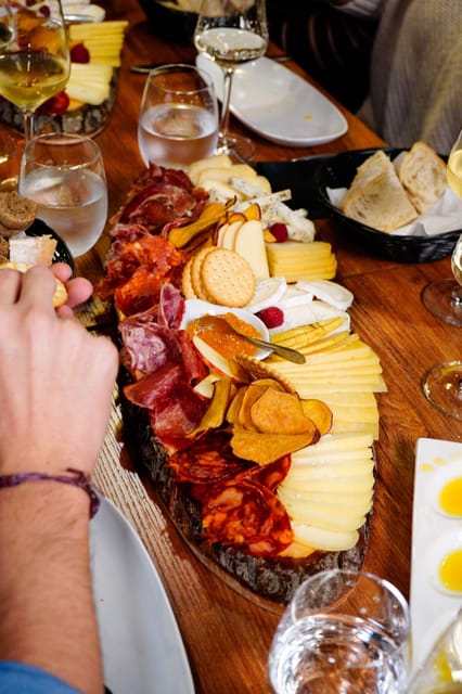 Lisbon: Premium Wine and Tapas Tasting Session - Is $100 per person a fair price?