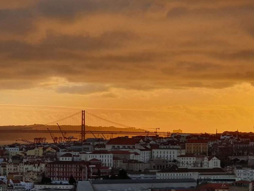 Lisbon: Private Highlights Tuk-Tuk Tour with Tapas and Wine - Starting at the Hard Rock Cafe