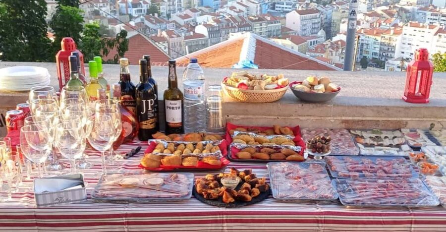 Lisbon: Private Highlights Tuk-Tuk Tour with Tapas and Wine - Santa Luzia, tiles, and a classic Lisbon view