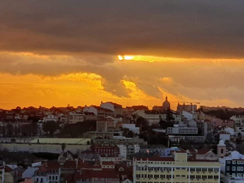 Lisbon: Private Highlights Tuk-Tuk Tour with Tapas and Wine - Should you book this tuk-tuk tour?