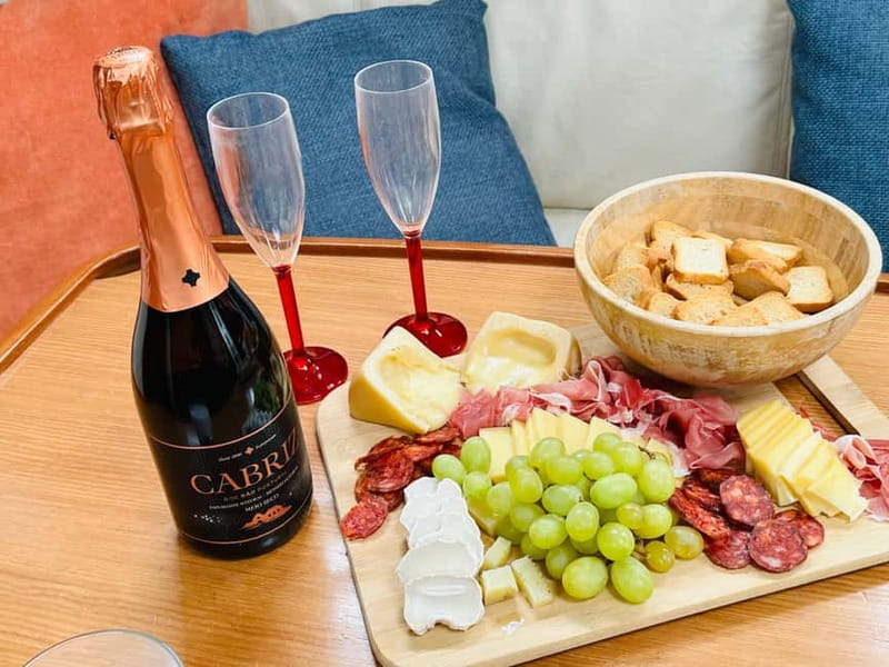 Lisbon: Romantic Cruise with Wine & Portuguese Tapas - Key points to know before you book