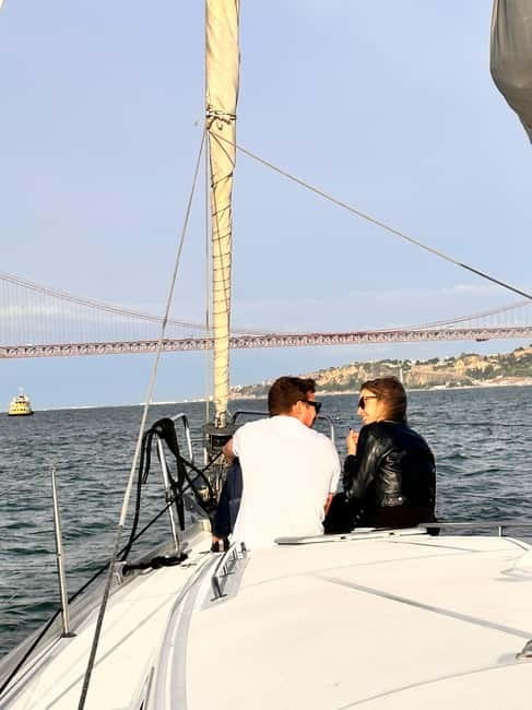 Lisbon: Romantic Cruise with Wine & Portuguese Tapas - Setting out from Bom Sucesso Marina