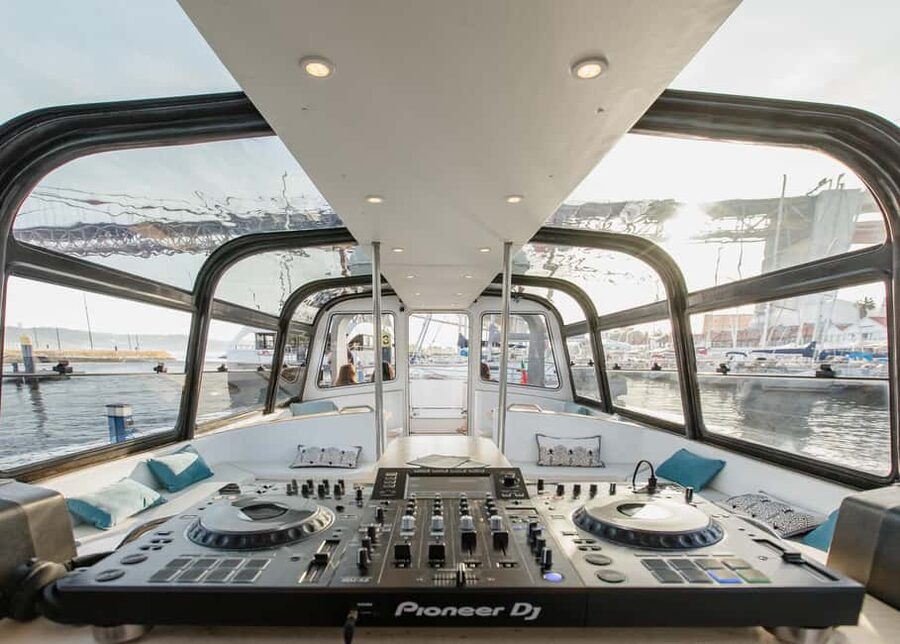 Lisbon – Sangria Social Premium Boat Experience - What this Lisbon boat party is really like