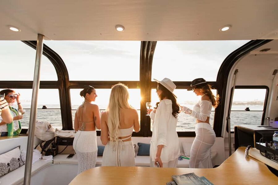 Lisbon – Sangria Social Premium Boat Experience - Seeing Lisbon from the Tagus