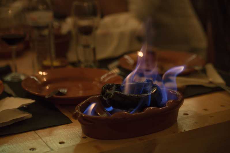 Lisbon: Tapas & Drinks with Fado Live Performance - A Fado academy rather than a standard dinner show