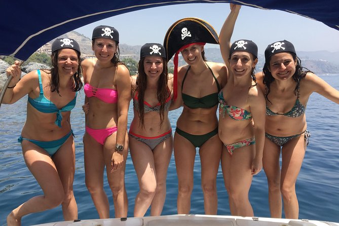 Luxury Yatch trips + Open Bar + Tapas + Paddle Surf + Snorkel - Who will get the most from this outing