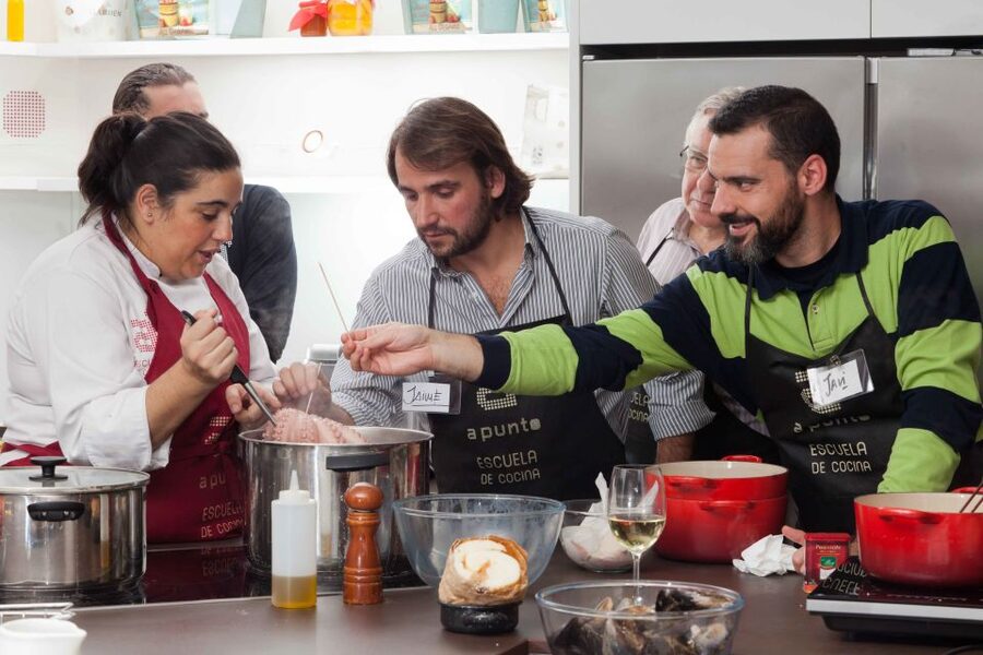Madrid: 10 Tapas 2.5-Hour Cooking Class - The final meal with sangría