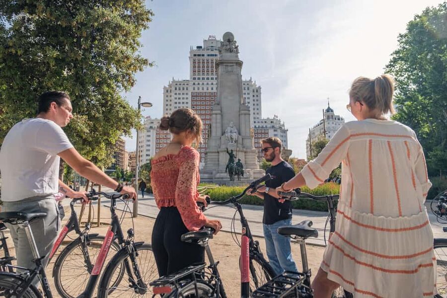 Madrid: 3 h. Guided Highlights Bike Tour with Optional Tapas - Why a bike is a smart way to see Madrid