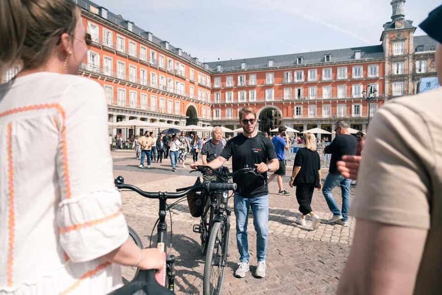 Madrid: 3 h. Guided Highlights Bike Tour with Optional Tapas - Price, fitness, and practical value