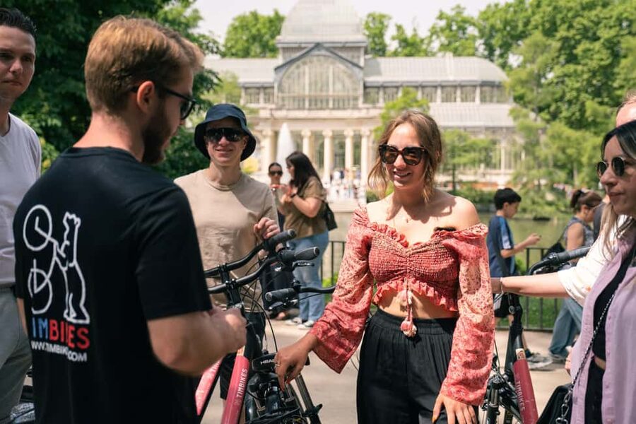 Madrid: 3 h. Guided Highlights Bike Tour with Optional Tapas - Plaza Mayor and Plaza de Santa Ana