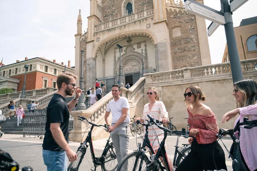 Madrid: 3 h. Guided Highlights Bike Tour with Optional Tapas - A slower half hour in Retiro Park