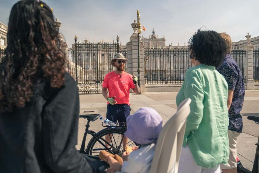Madrid: 3 h. Guided Highlights Bike Tour with Optional Tapas - Puerta de Alcalá, Cibeles, and the ride back