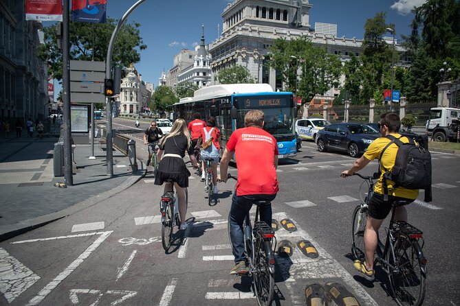 Madrid: 3 hour Guided Highlights Bike Tour with Optional Tapas - A longer pause in Retiro Park