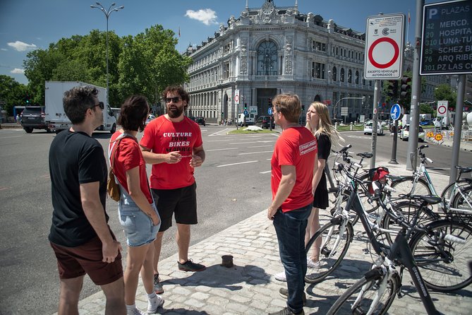 Madrid: 3 hour Guided Highlights Bike Tour with Optional Tapas - What the guides add to the ride