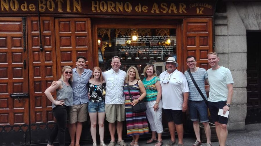 Madrid: Authentic Tapas Evening Tour with a side of History - Walking through Madrid’s old quarter