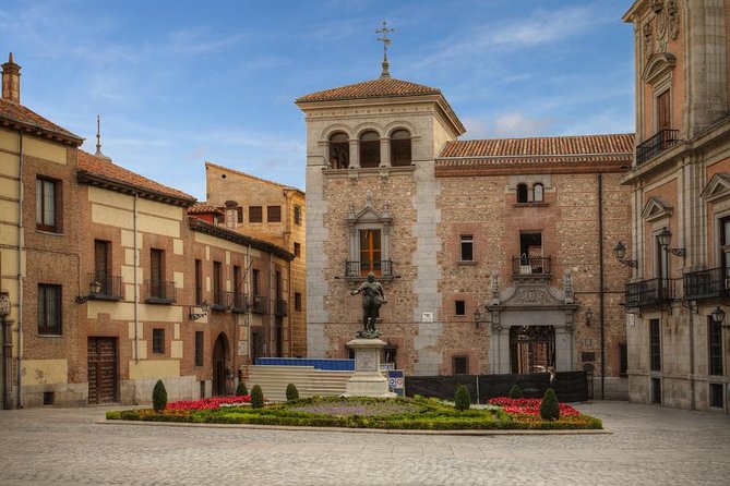 Madrid by Night: Tapas Crawl, Local Drinks & Hidden Gems - Key points at a glance