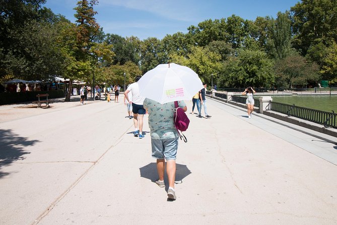Madrid: El Retiro Park Guided Tour and Tapas - The old lake and royal boat rides