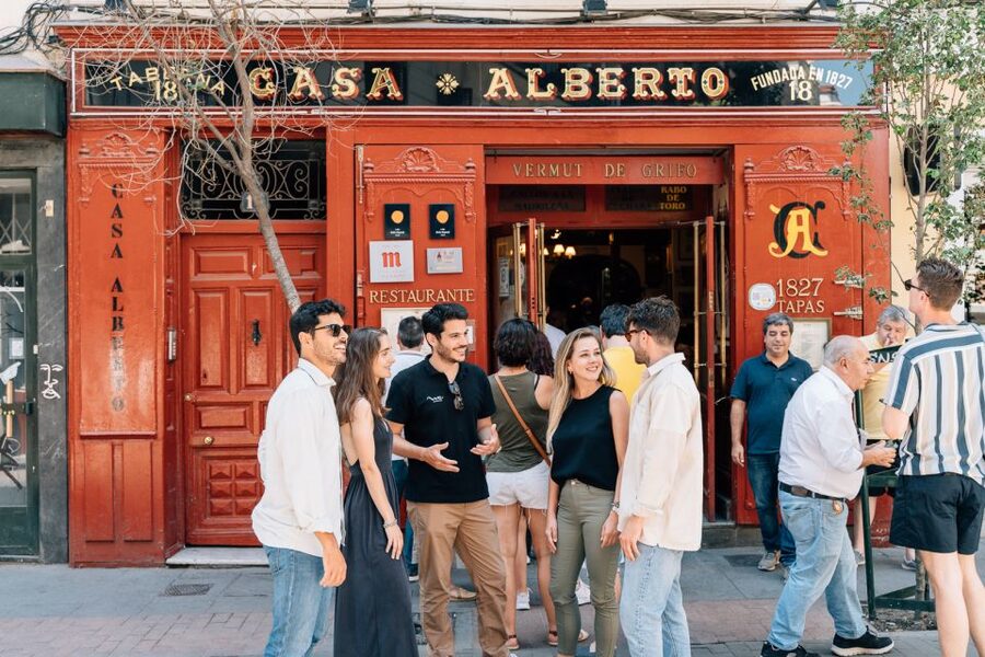 Madrid: Flamenco Show with Tapas and Wine Tour - The flamenco show in an intimate tablao