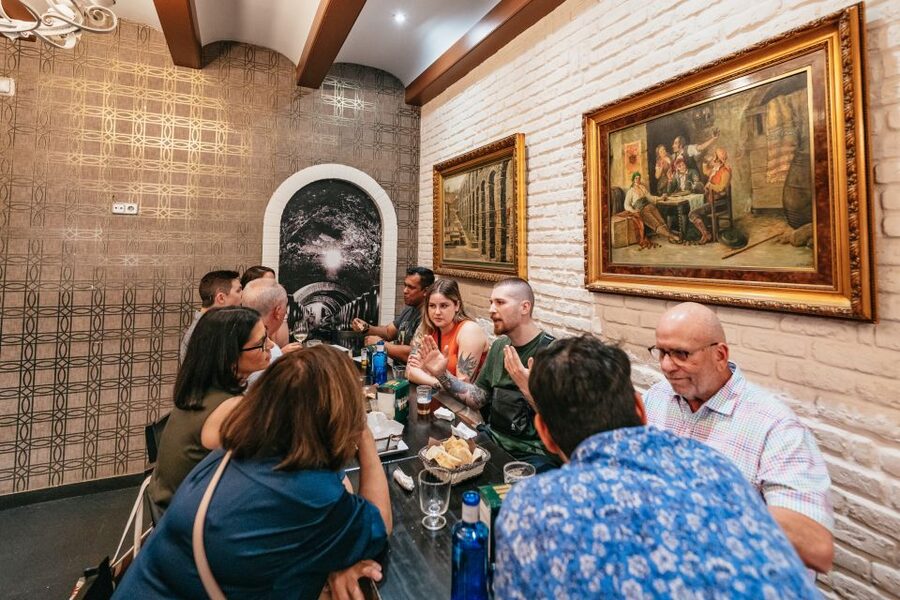 Madrid: Food & Wine Tour with 10 Tapas & 4 Drinks Included - What the $82 price includes