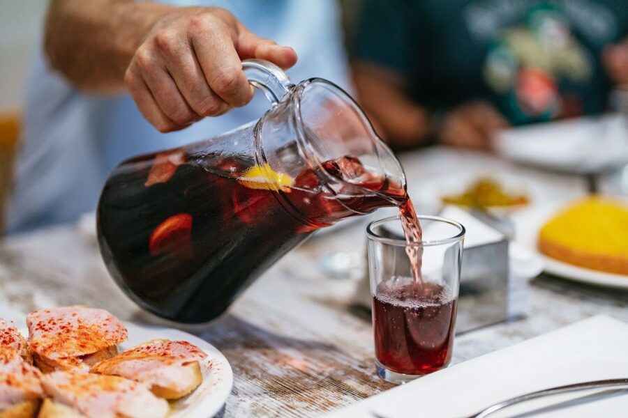 Madrid: Food & Wine Tour with 10 Tapas & 4 Drinks Included - Who should book this tapas experience?