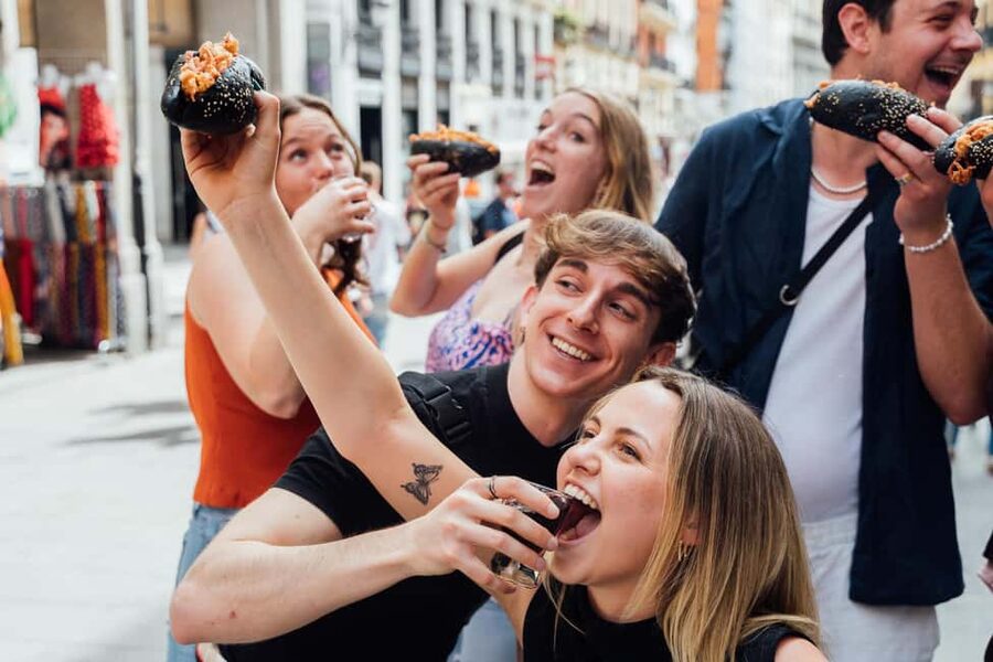 Madrid Guided Food Tour with Tapas and Spanish Wine - The final 45 minutes in Madrid de los Austrias
