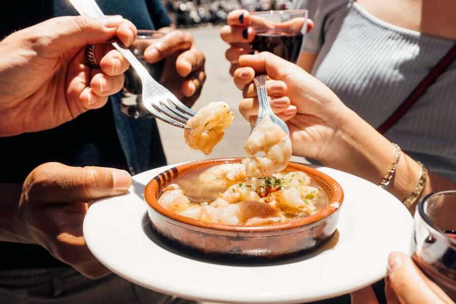 Madrid: Guided Food Tour with Tapas Tastings and Drinks - At a glance