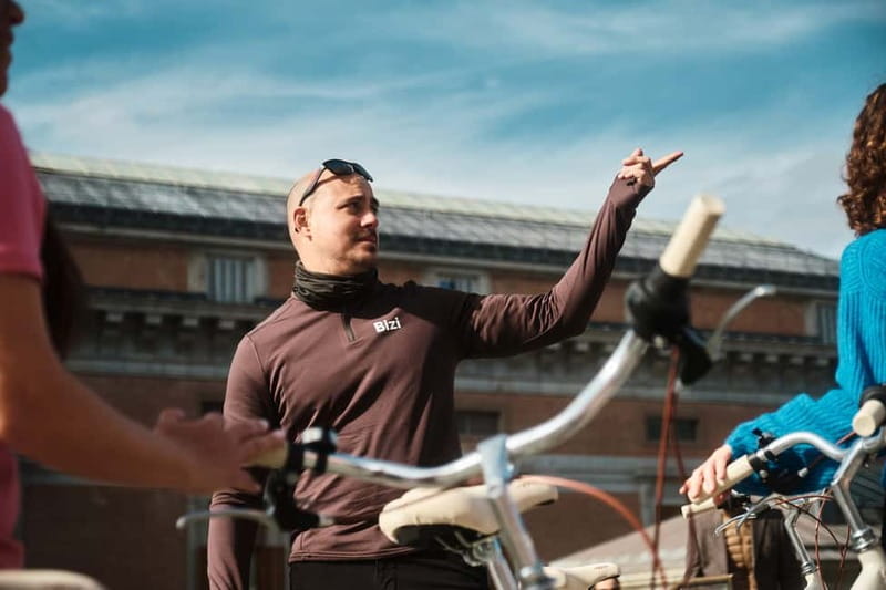 Madrid: Highlights Guided Vintage Bike Tour and Tapas Option - Why a bicycle is a smart way to see Madrid