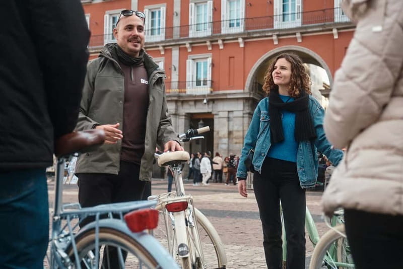 Madrid: Highlights Guided Vintage Bike Tour and Tapas Option - San Jerónimo el Real and the road to Retiro