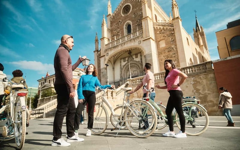 Madrid: Highlights Guided Vintage Bike Tour and Tapas Option - Starting in the Literary Quarter