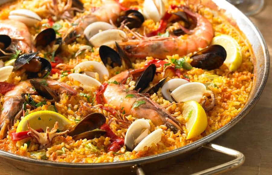 Madrid: Paella and Sangria Workshop in the City Center - Meeting the host on Calle de la Montera