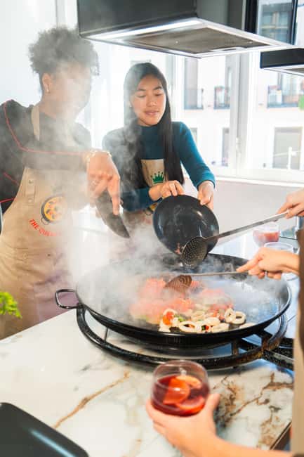 Madrid: Paella & Sangria Classes – Seafood, Chicken or Vegan - Learning the golden rules behind the rice