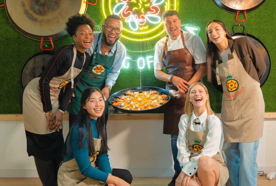 Madrid: Paella & Sangria Classes – Seafood, Chicken or Vegan - Choosing seafood, chicken, or vegetable paella
