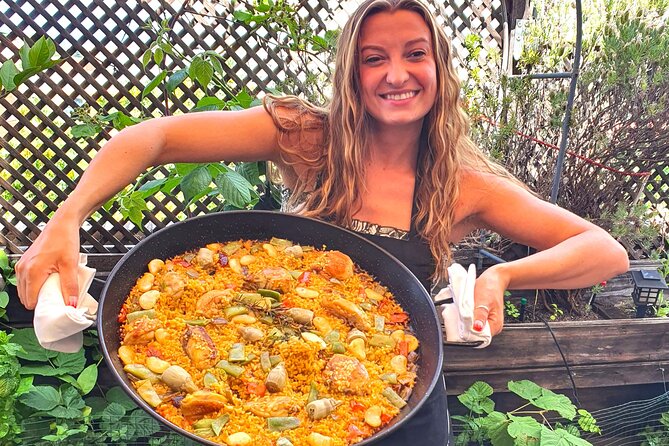 Madrid: Paella & Sangria Classes- Seafood, Chicken & Vegan option - Sangria comes first