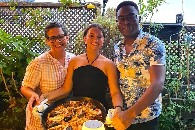 Madrid: Paella & Sangria Classes- Seafood, Chicken & Vegan option - Group size, pace, and atmosphere