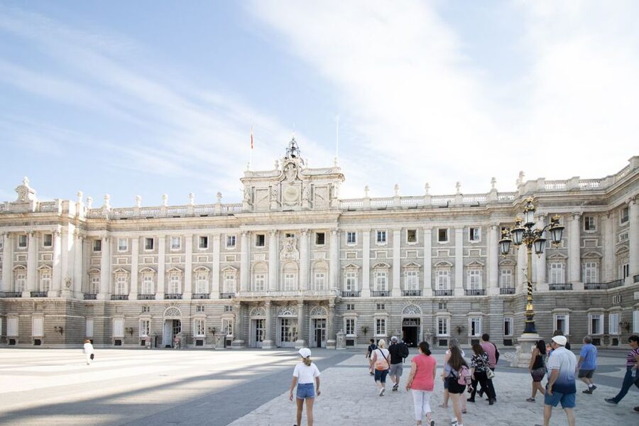 Madrid: Royal Palace Tour, Flamenco Show, & Tapas with Drink - Why pair the Royal Palace with flamenco?