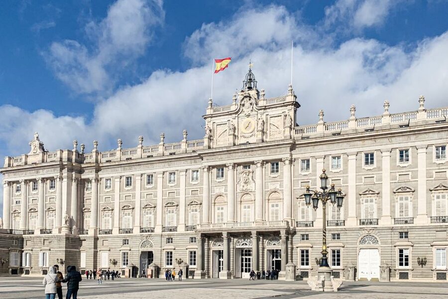 Madrid: Royal Palace Tour, Flamenco Show, & Tapas with Drink - Meeting at Opera and entering the Royal Palace