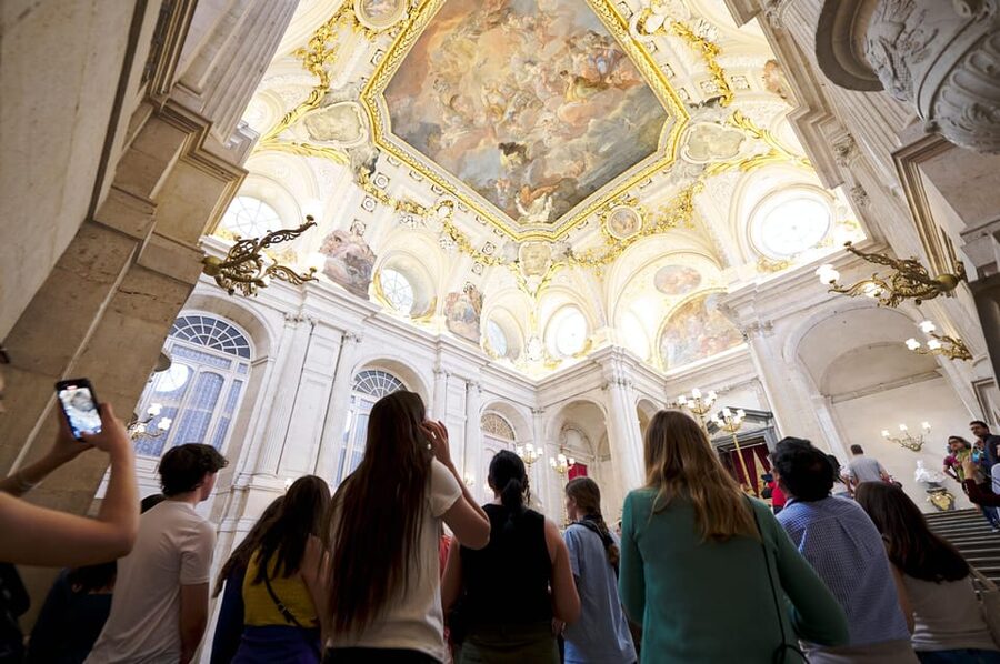 Madrid: Royal Palace Tour, Flamenco Show, & Tapas with Drink - Practical tips before you go