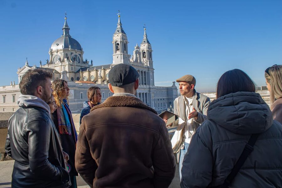 Madrid's Iconic Tapas, Taverns & History Experience - Why this tapas walk works