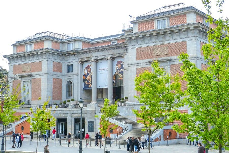 Madrid: Small Group of Prado Museum Tour & Optional Tapas - Entering the Prado with skip-the-line access