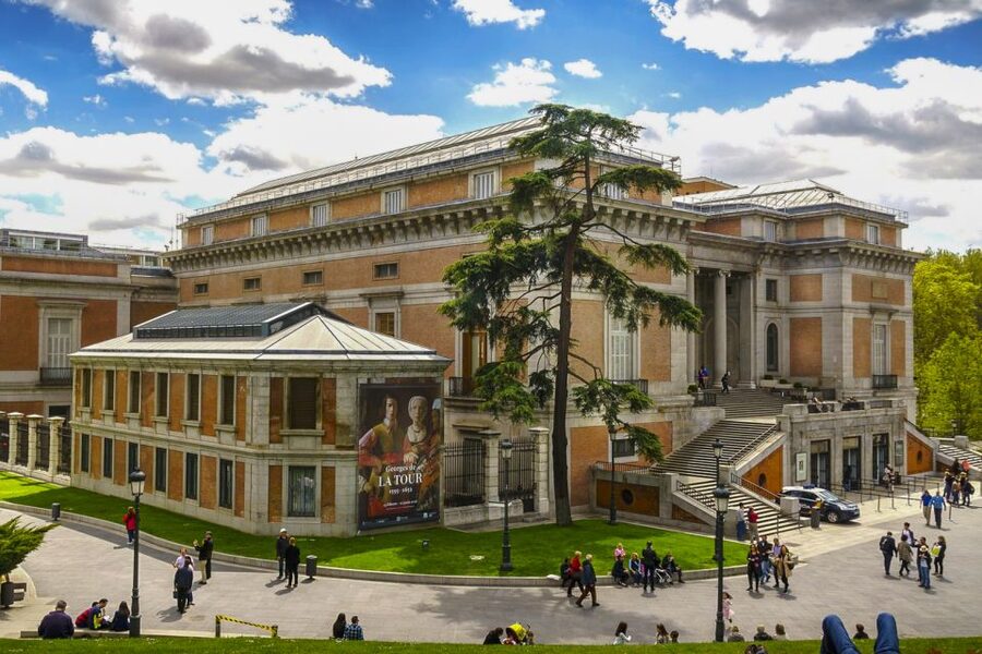 Madrid: Small Group of Prado Museum Tour & Optional Tapas - The guide makes or breaks the visit