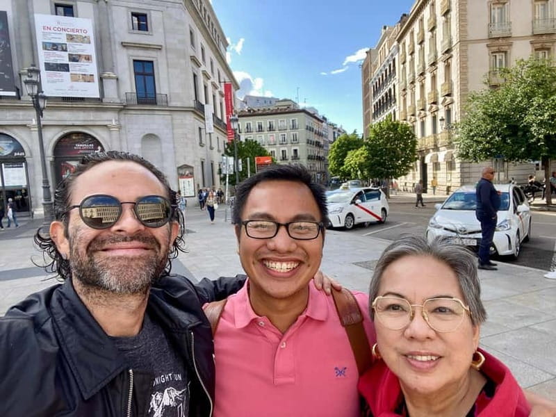 Madrid: Small Group Tour with Tapas & Drinks - Meeting at Lope de Vega’s House-Museum