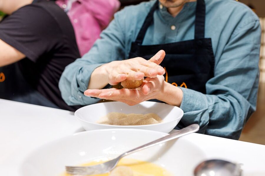Madrid: Tapas & Paella Cooking Class with Expert Chef - Unlimited wine, beer, and soft drinks
