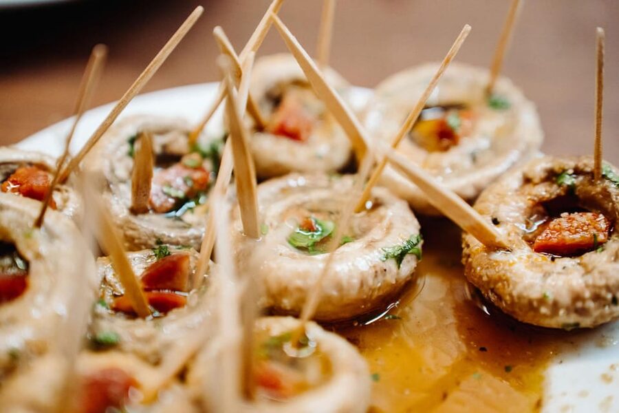 Madrid: Tapas, Taverns & History Tour - A 35-minute walk from the Royal Palace into old Madrid