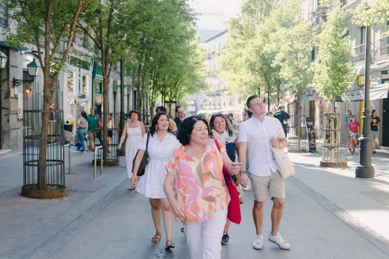 Madrid: Tapas Tour & Authentic Flamenco Experience - Walking through Madrid’s old center