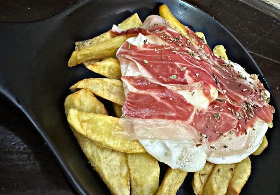 Madrid: Tapas Tour, Drinks and rooftop with panoramic views - Plaza Mayor between the bites